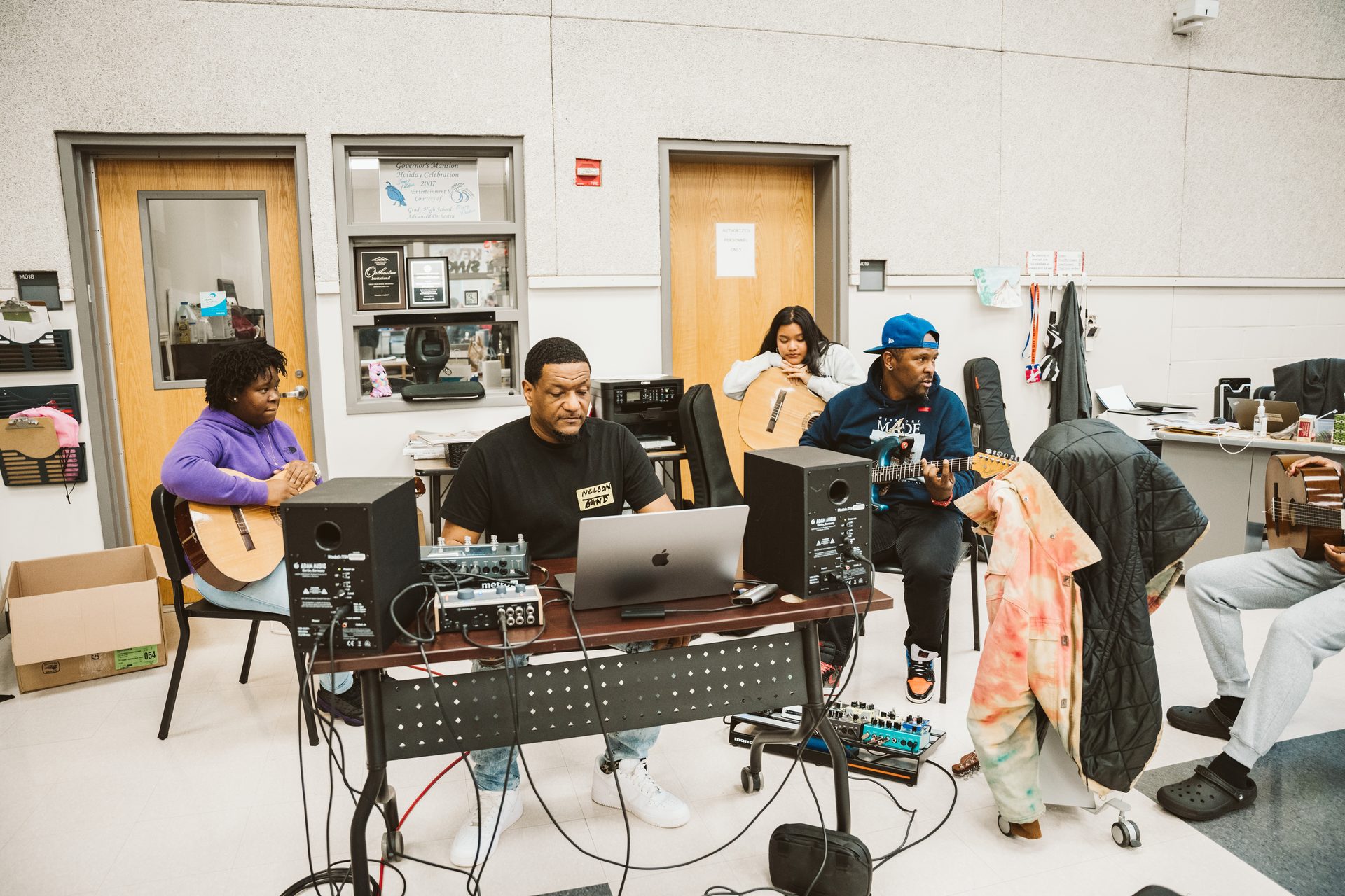 Keyz Bridgez with students at the studio desk